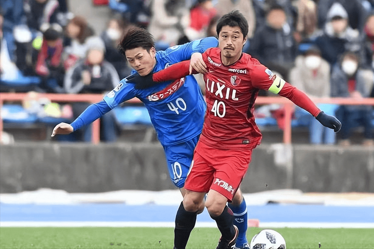 鹿岛鹿角主场气氛火爆，球迷助威成强大后盾