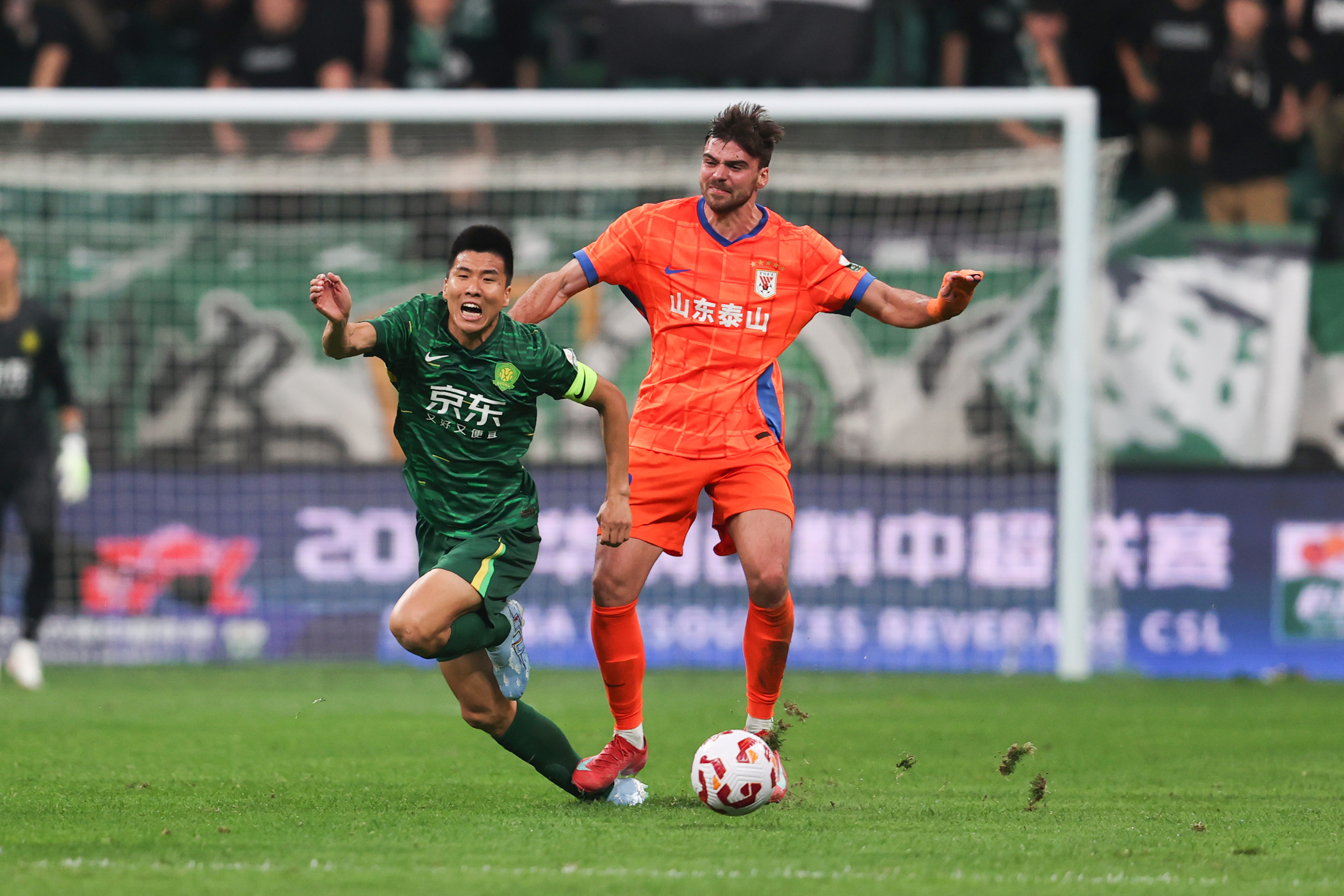 包含在北京国安赛场上演中超，进球，引发观众齐声高喊的词条