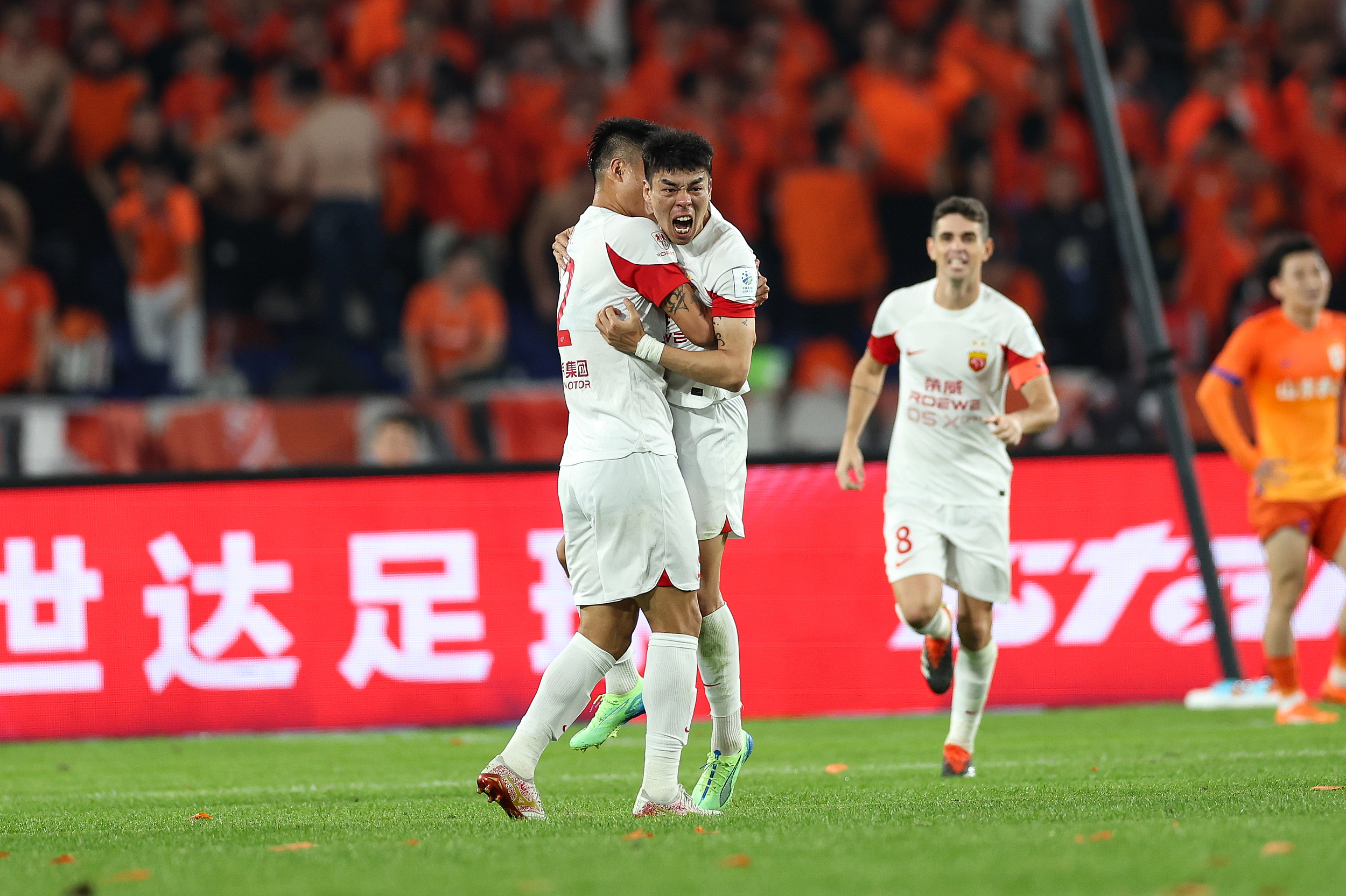 米兰体育平台-包含上海海港成为本场最大亮点，欧洲杯瞬间破防，爆冷的词条