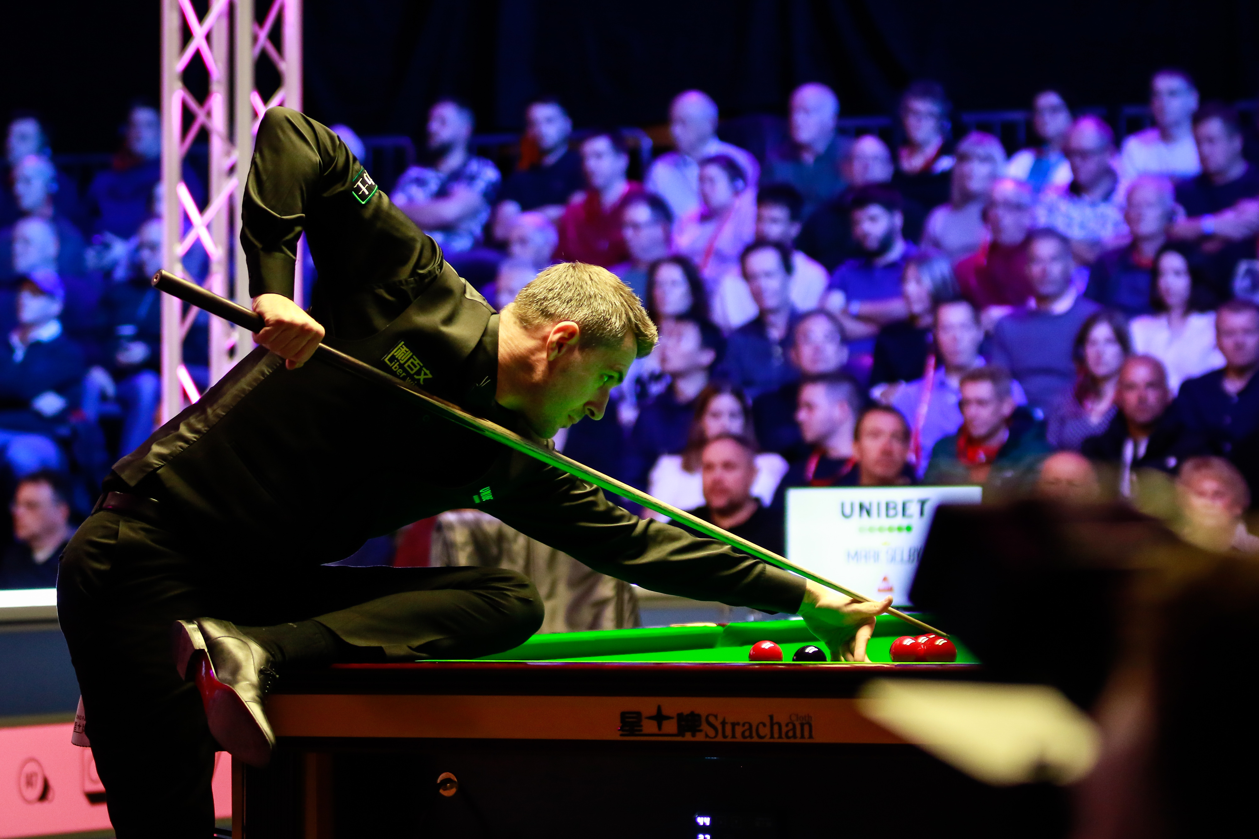 包含意大利国家队轻松晋级欧锦赛四分之一决赛的词条