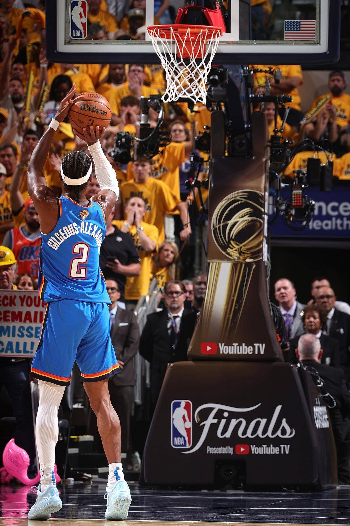 包含步行者主场击败雷霆，单场得分破百的词条