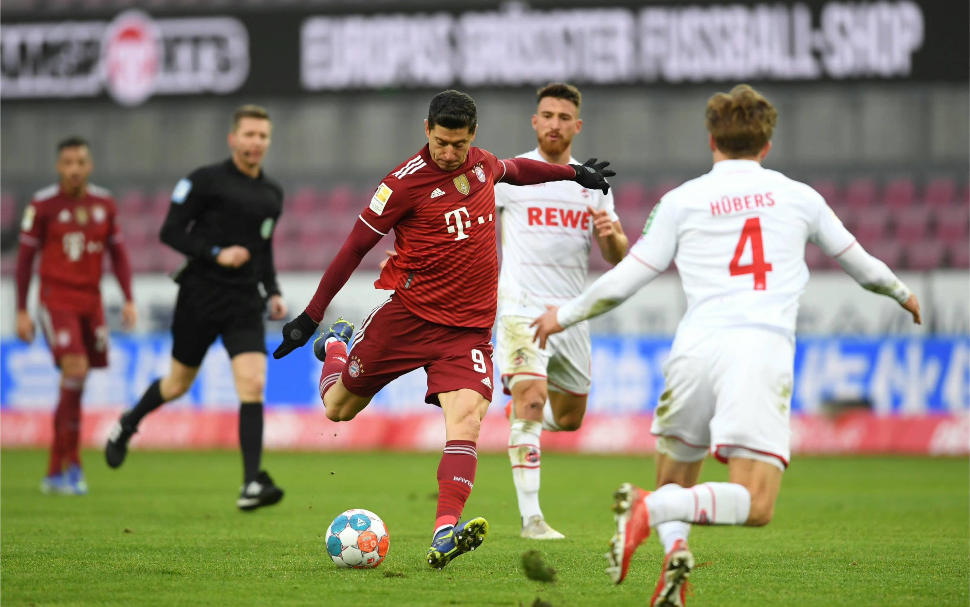 关于拜仁慕尼黑客场大胜多特蒙德，继续领跑的信息