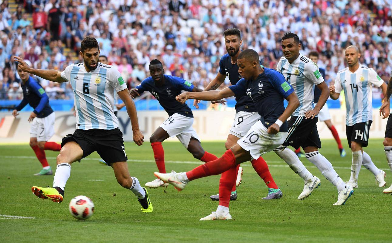 米兰体育馆-波兰大胜奥地利，晋级欧预赛16强的简单介绍