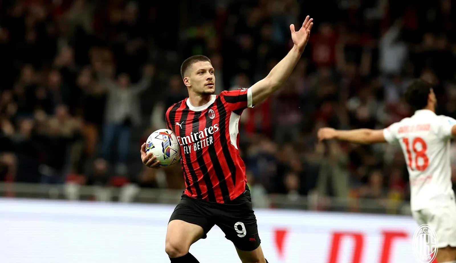 包含AC米兰主场大胜，继续保持不败纪录的词条