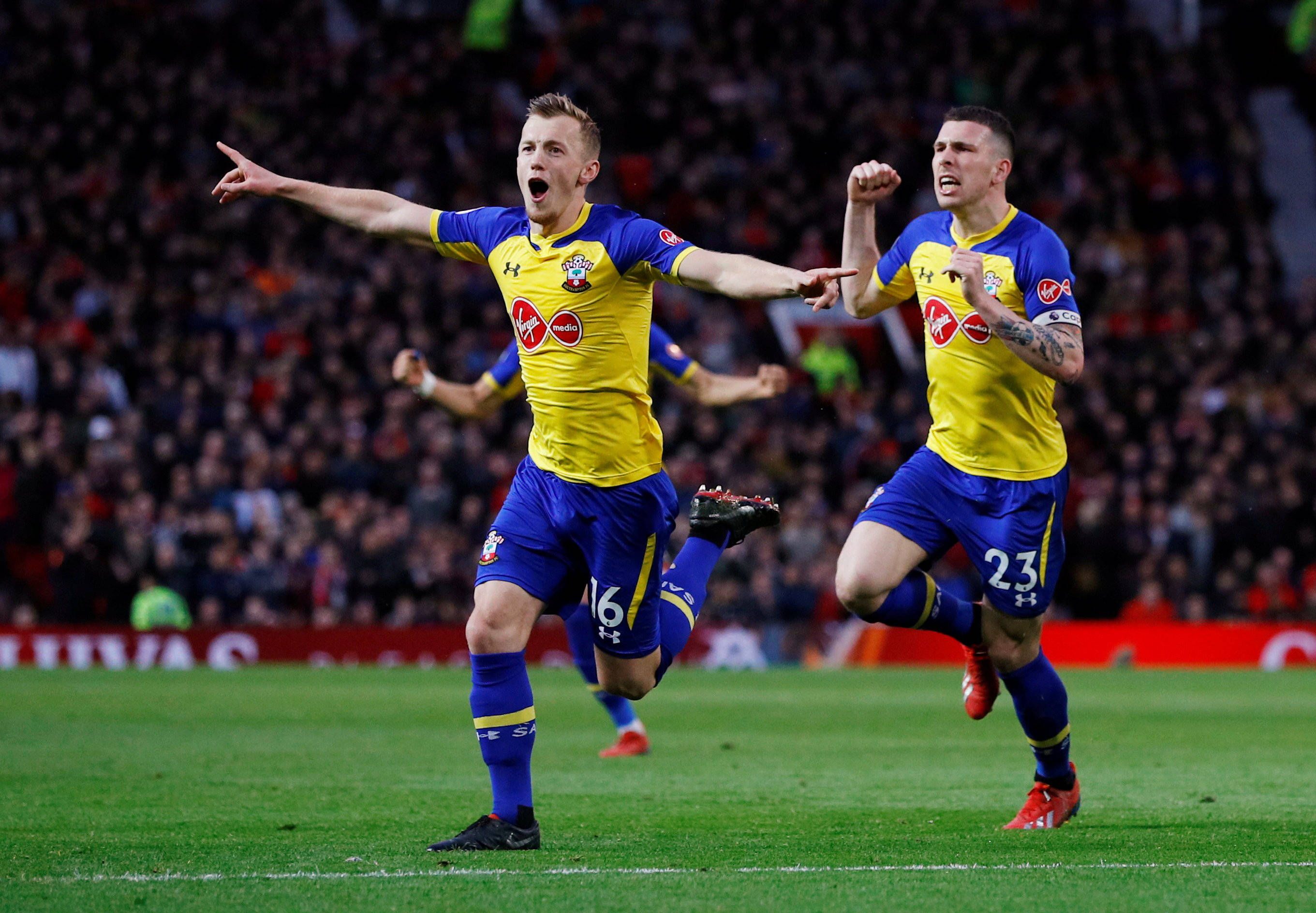 米兰体育官方登录入口-包含斯托克城主场惨败形势艰难，遭遇连败战列下降困境的词条