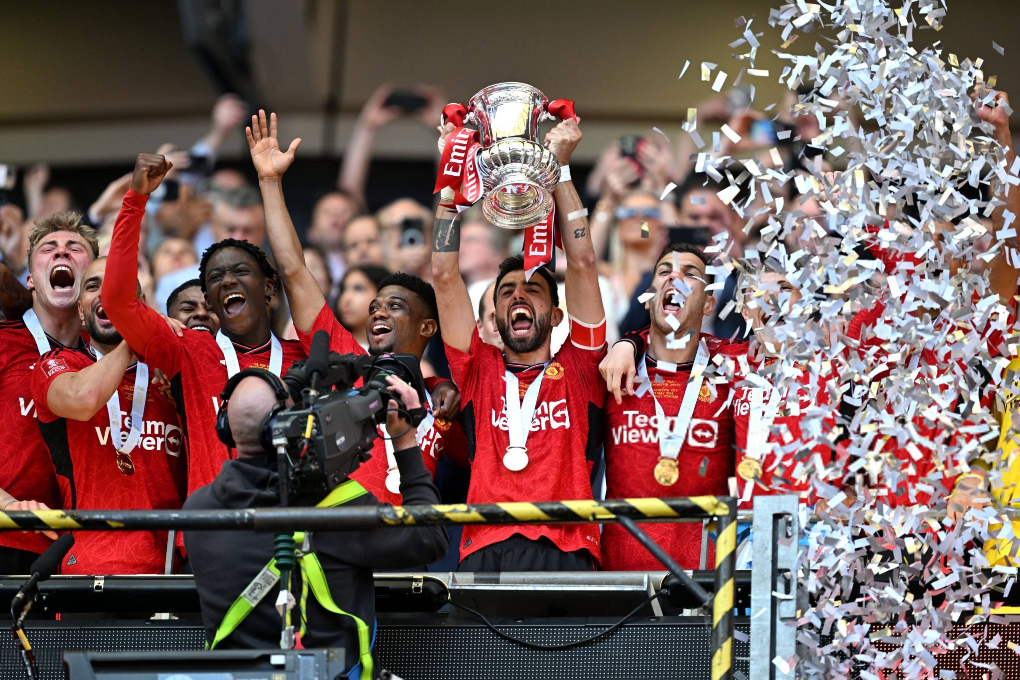 米兰体育网页版入口-曼联球队展现团队合作，逆袭晋级的简单介绍