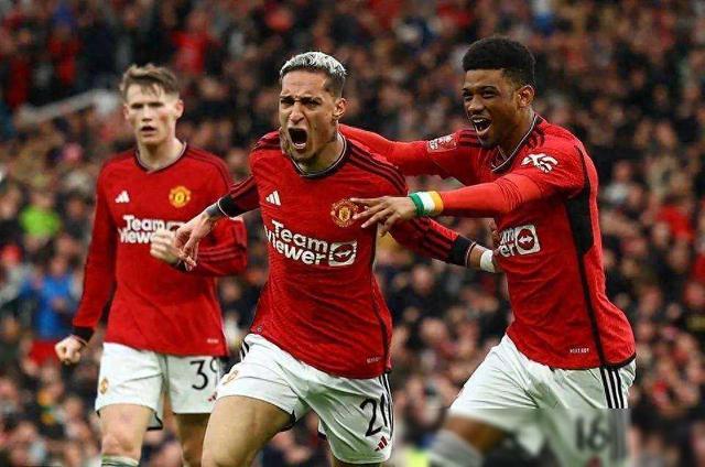 曼联球队展现团队合作，逆袭晋级的简单介绍