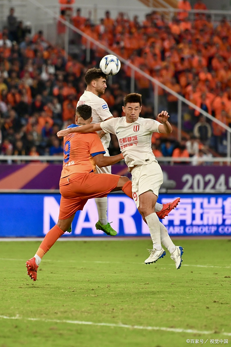 米兰体育登录-上海队球员异军突起，助球队击败对手