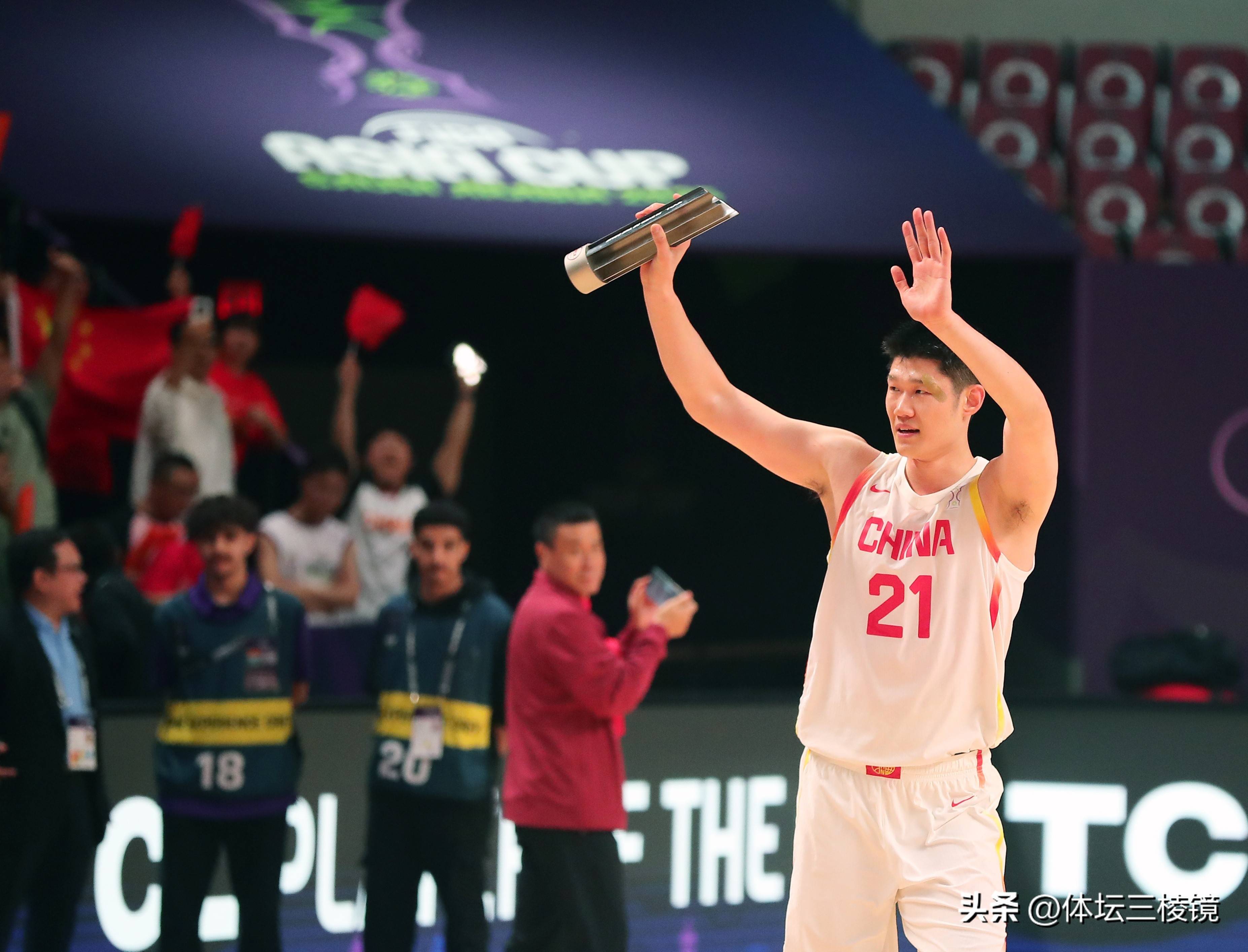 米兰体育官网-韩国男篮球员连夜训练，为杀入决赛拼尽全力！