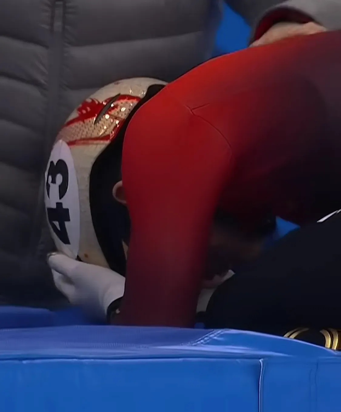 韩国男篮球员连夜训练，为杀入决赛拼尽全力！