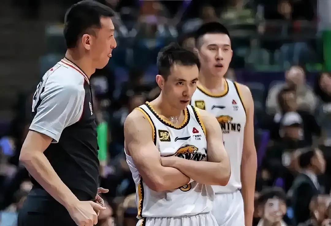 球队实力强劲，被视为季后赛夺冠热门