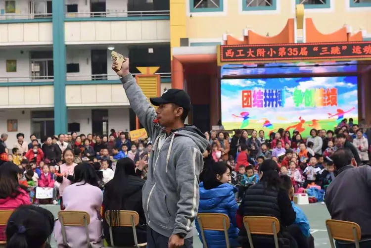 关于抢币比拼焦灼激烈,现场气氛紧张的信息 关于抢币比拼焦灼激烈,现场气氛紧张的信息