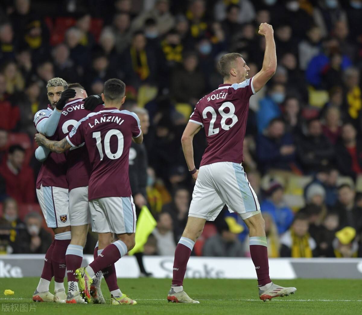 米兰体育官网入口-重庆队惨遭黑马逆袭，最终时髦球队全面胜出的简单介绍