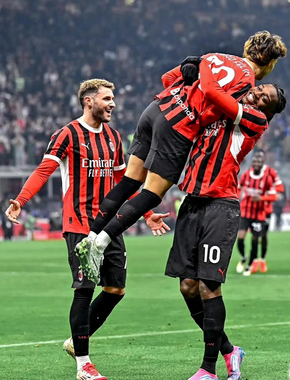 AC米兰迎战布拉格斯巴达，角逐激烈