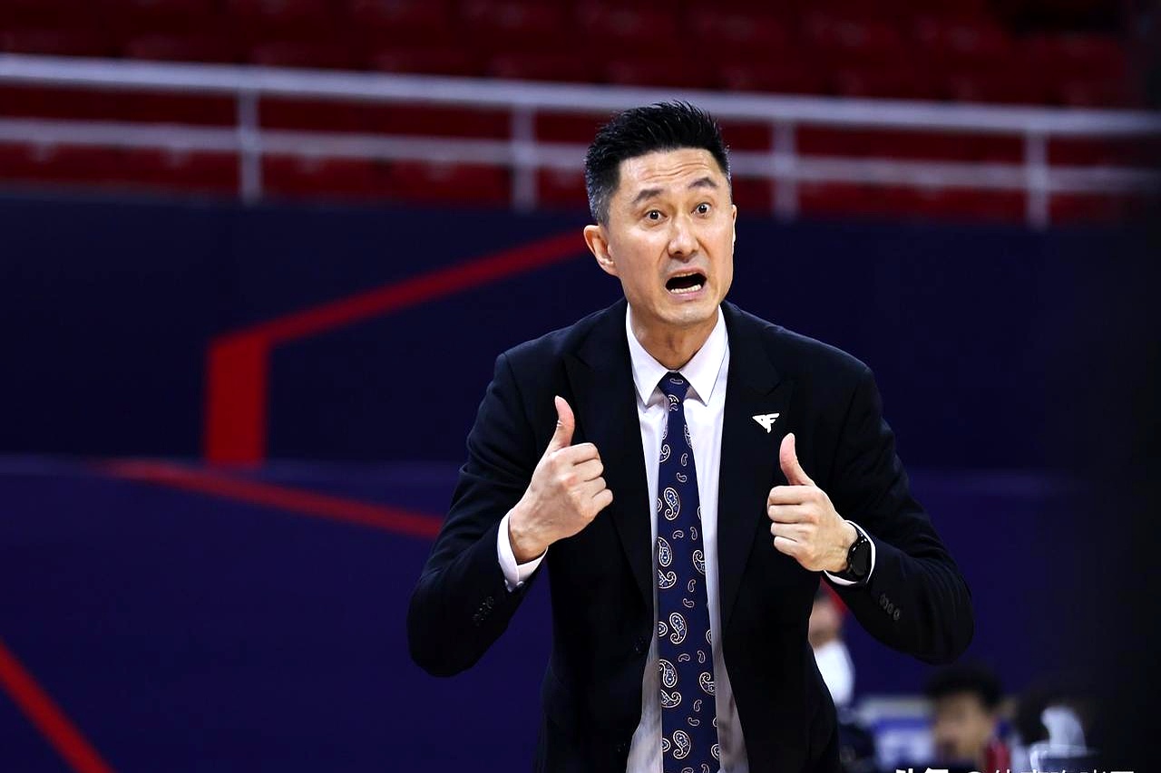 关于球队主帅称赛季将重点调整阵容防守端表现的信息