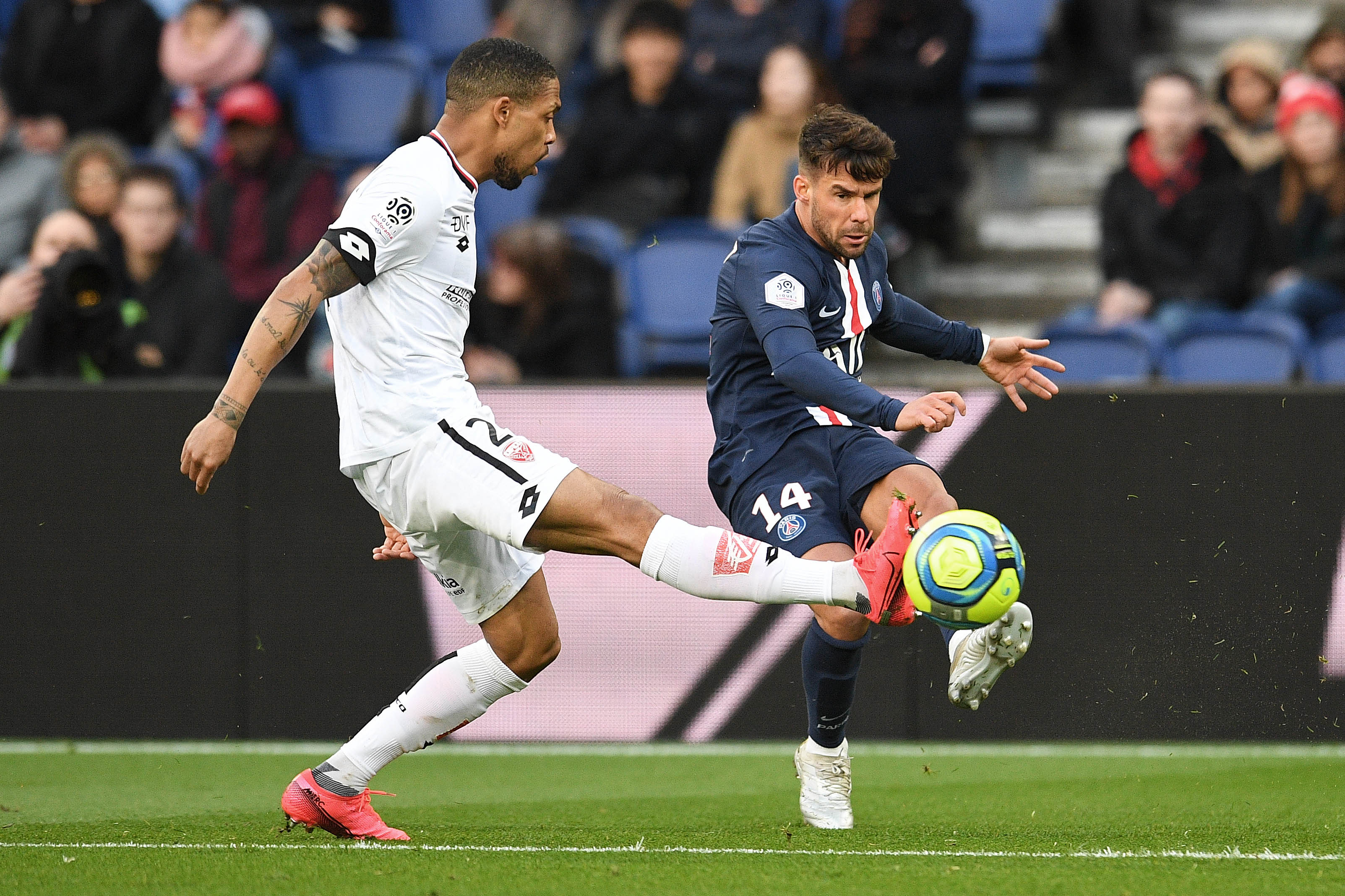 米兰体育课程-巴黎圣日耳曼将在本轮客场迎战第戎，看谁更胜一筹的简单介绍