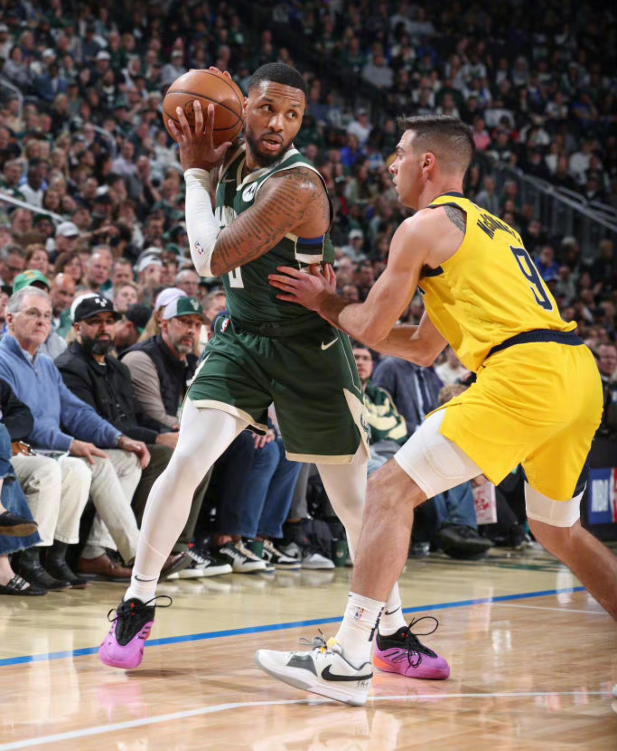 米兰体育在线-雄鹿主场轻取老鹰，米德尔顿火热砍下30+得分