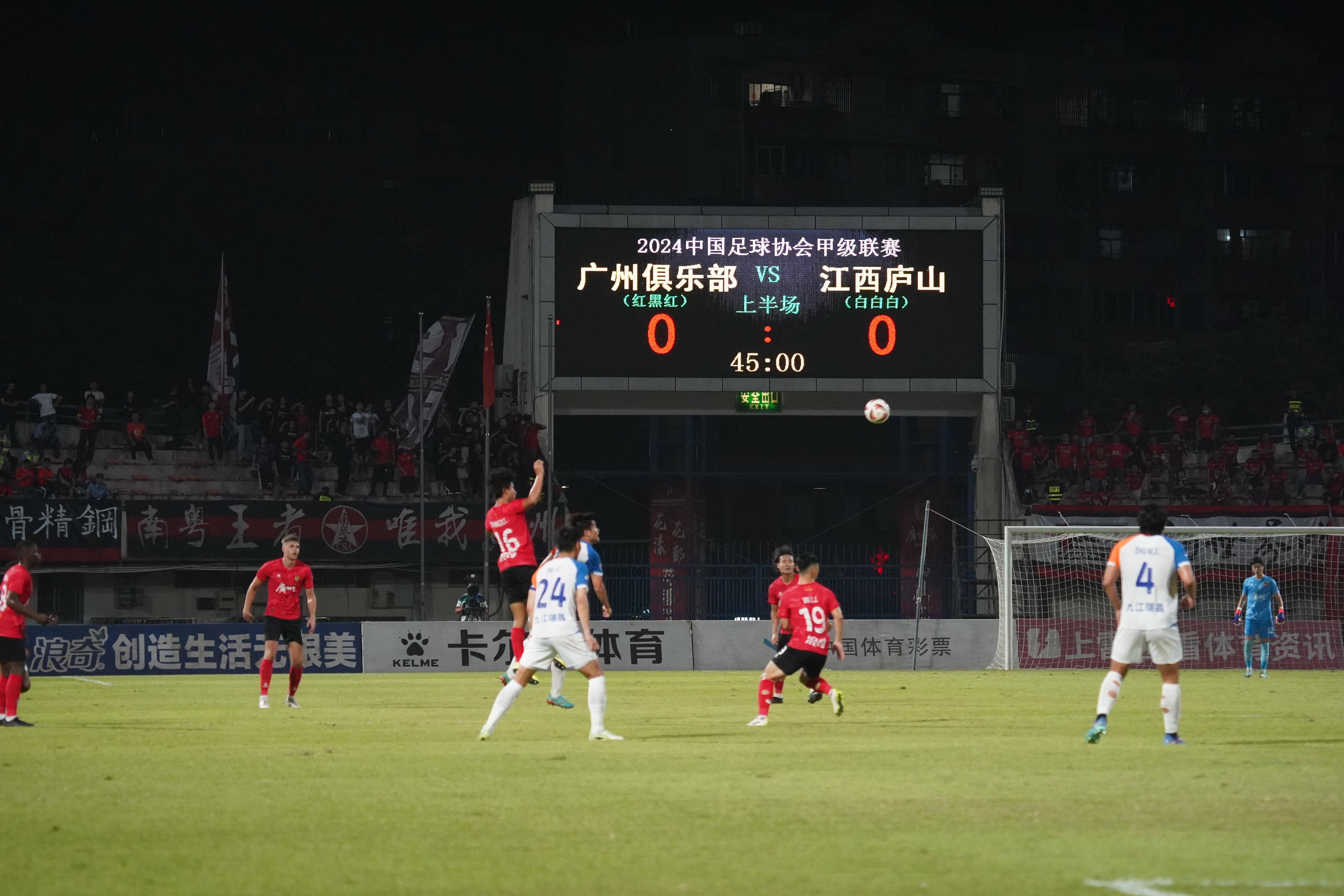 国内足球联赛球队轮番换阵，比赛局势扑朔迷离的简单介绍